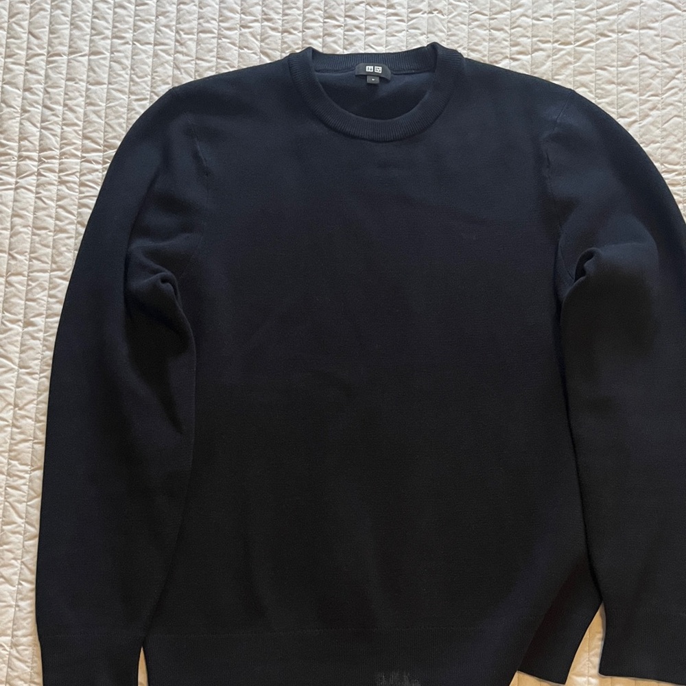 Uniqlo Men’s Navy Blue Crewneck Knit Sweater